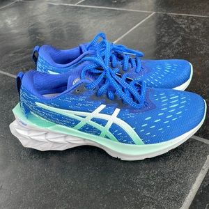 Women’s ASICS Novablast 2 Size 6 Sneakers worn twice, almost new condition